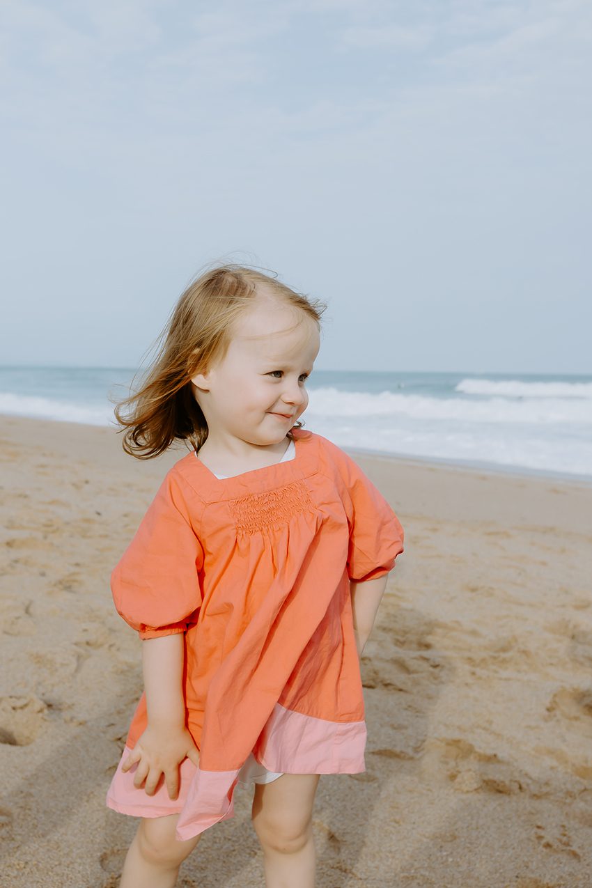 photo d'une petite fille à la plage