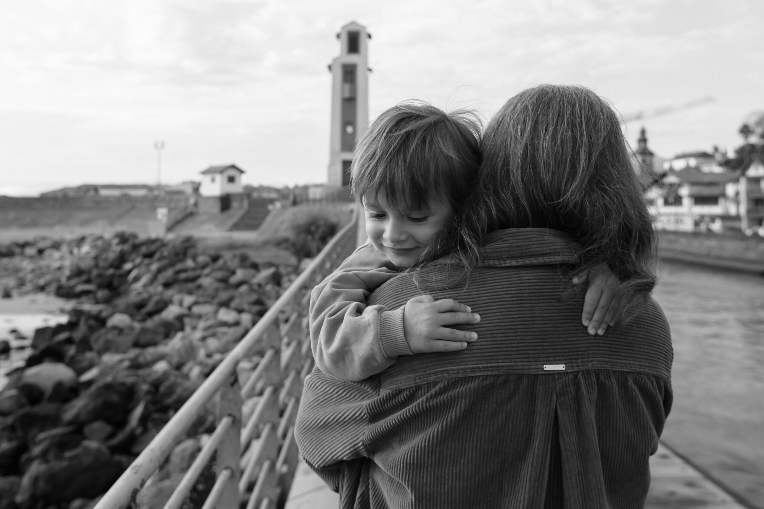 Séance photo mère-fils sur la plage de Saint-Jean-de-Luz